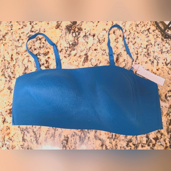 Victoria's Secret Wireless Strapless Bra - Picture 1 of 7